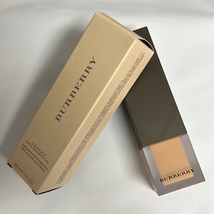 Burberry Velvet Foundation Long Wear Fluid Foundation - Trench #204 - 1oz/30ml